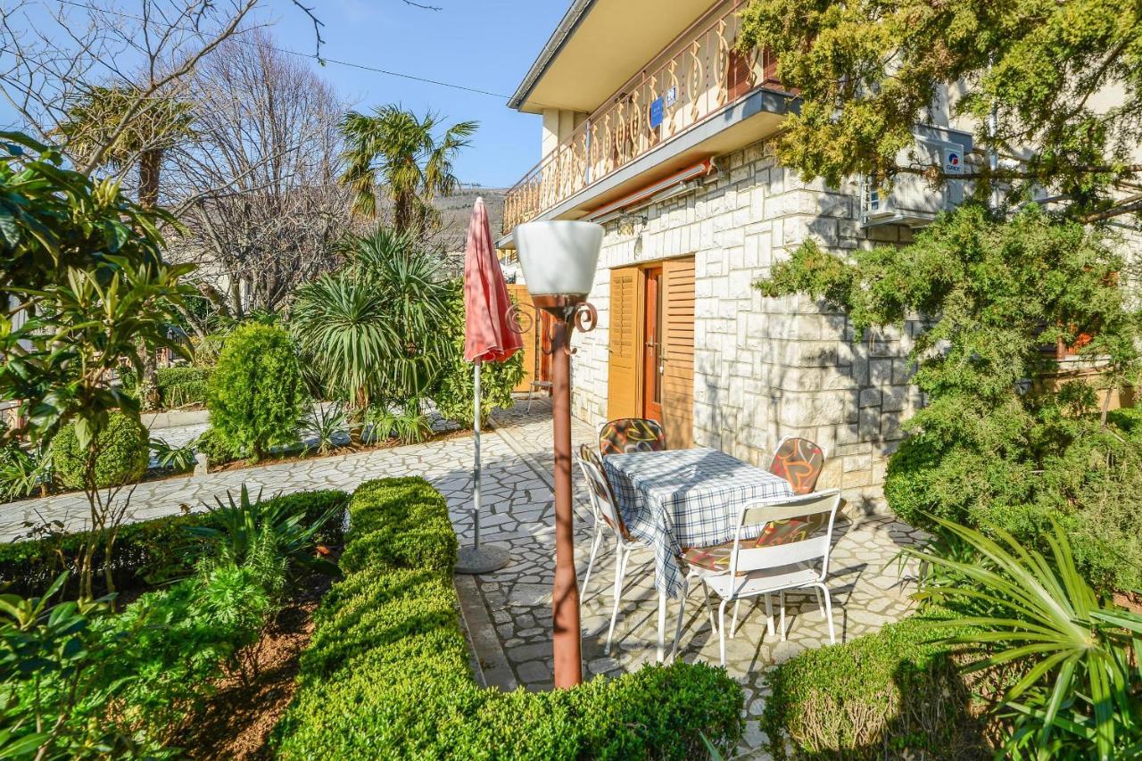 Apartments Antic 4255 Selce Buitenkant foto