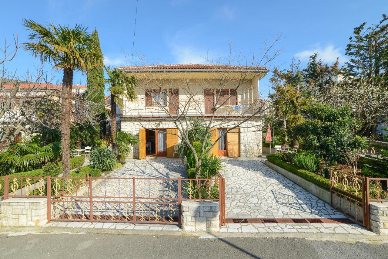 Apartments Antic 4255 Selce Buitenkant foto
