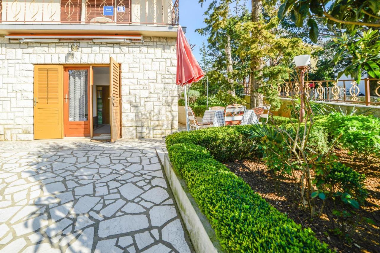 Apartments Antic 4255 Selce Buitenkant foto