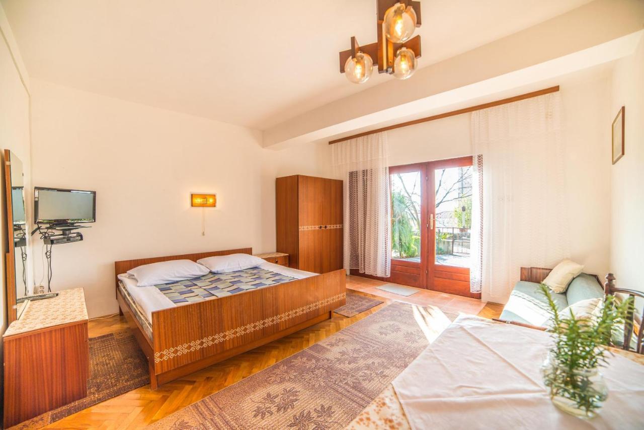Apartments Antic 4255 Selce Buitenkant foto