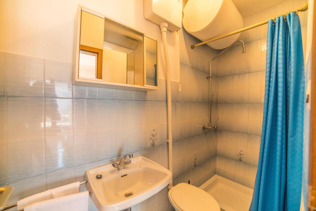 Apartments Antic 4255 Selce Buitenkant foto