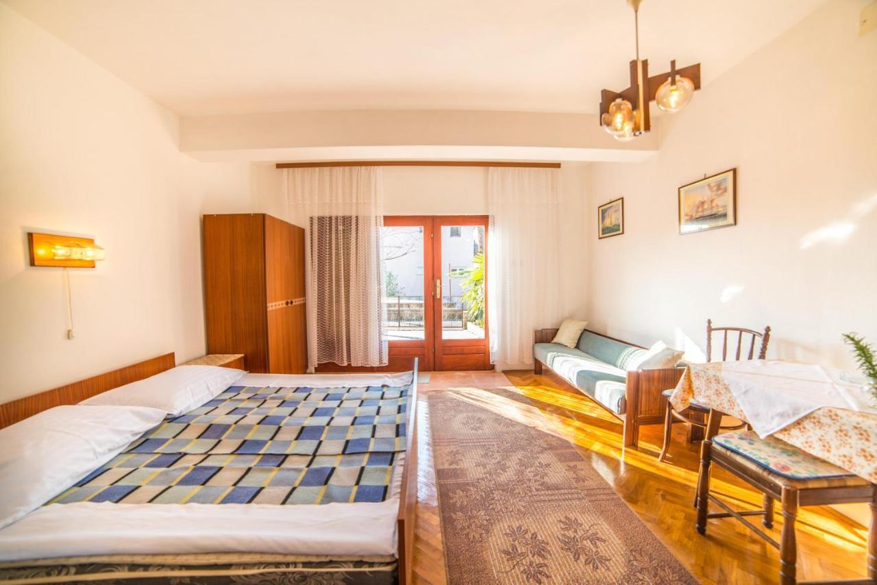 Apartments Antic 4255 Selce Buitenkant foto