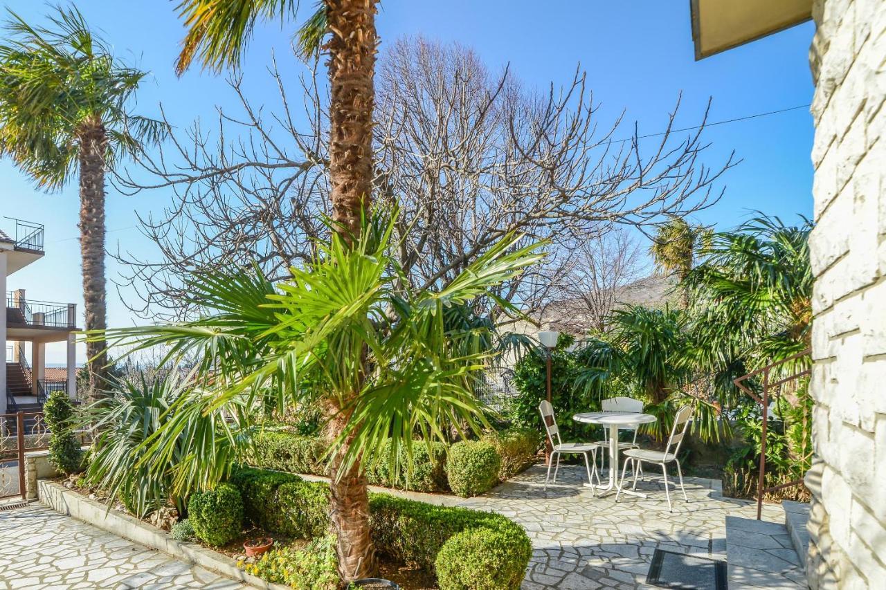 Apartments Antic 4255 Selce Buitenkant foto